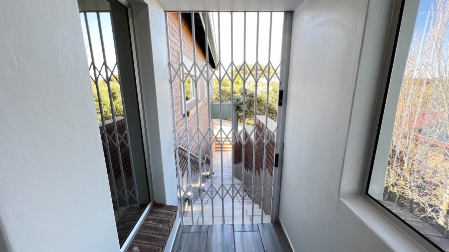 4 Bedroom Property for Sale in Langenhovenpark Free State